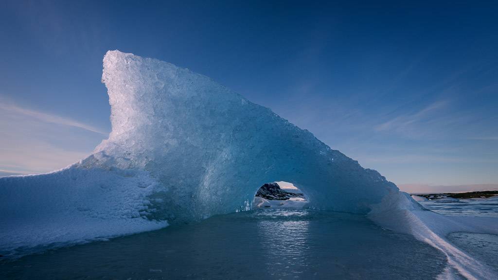 Iceberg cueva en Fjallsarlon 7859