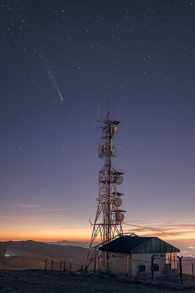 Cometa y antena Sierra Nevada 1607
