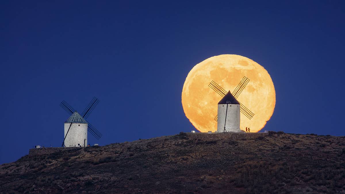 Molino Consuegra y luna llena 0405