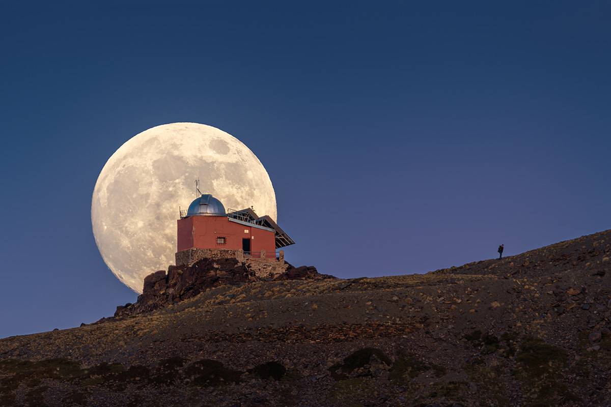 Mojon del Trigo y luna llena 4614