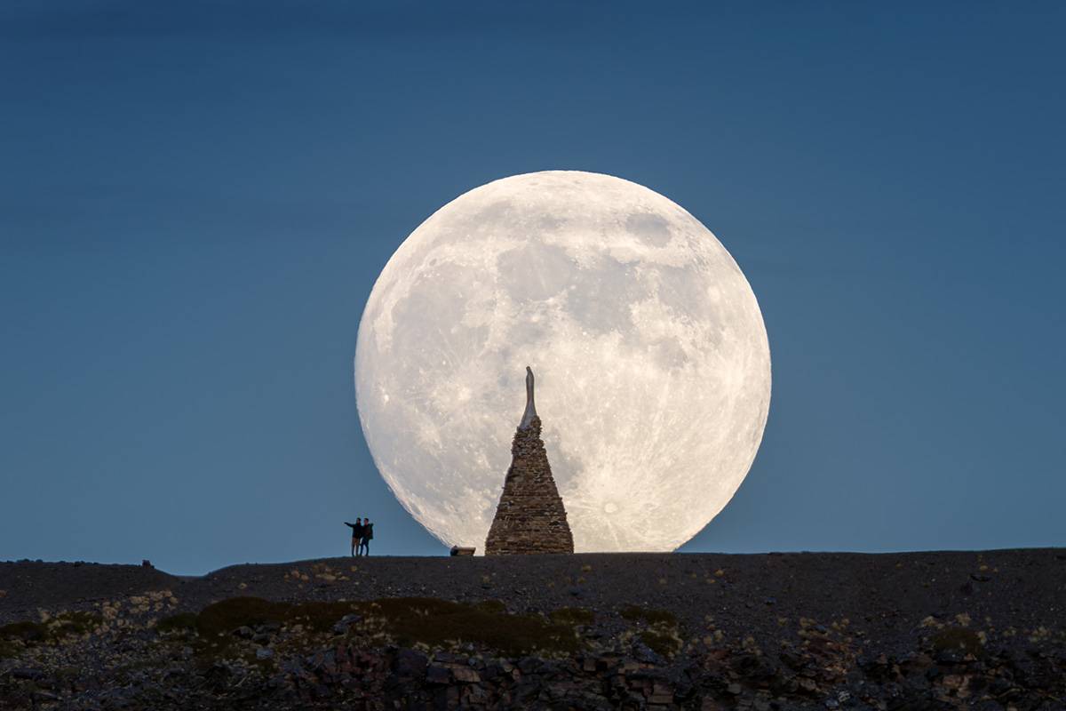 Virgen de las Nieves y luna llena 4665